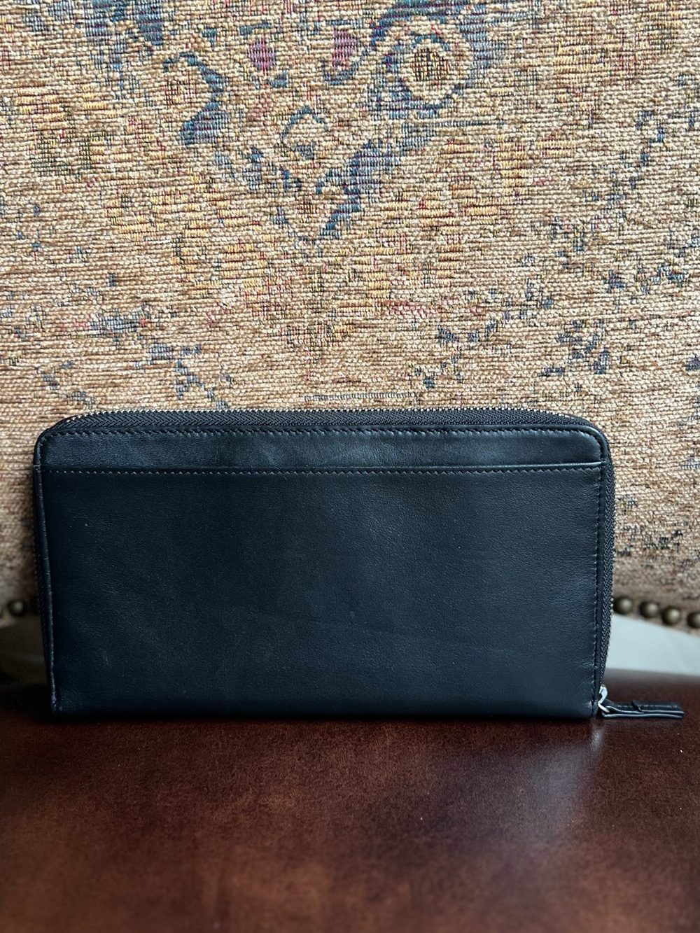 Victorinox Zip Around Continental/Travel Wallet - Picture 3 of 8